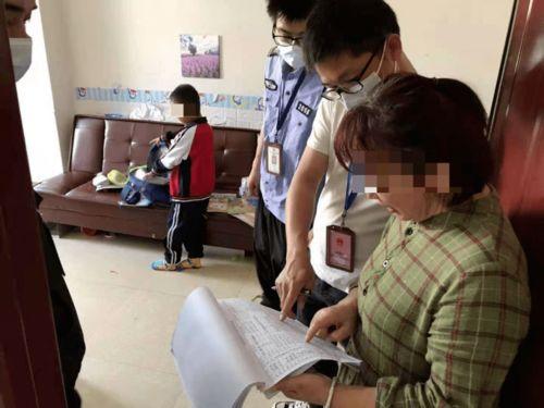 工厂出租屋丝袜,工厂里的时尚秘密