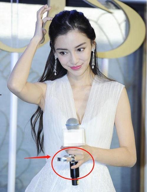 明星打石膏,华丽打石膏造型成焦点