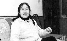 亲吻姐姐泡温泉视频,姐姐与妹妹的温馨亲吻时光