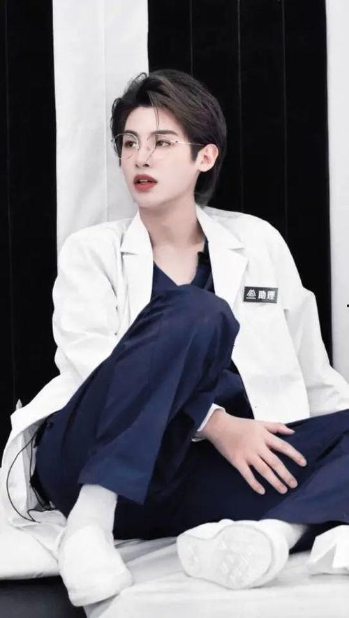 吃瓜娱乐黄明昊微博,揭秘娱乐圈幕后故事”